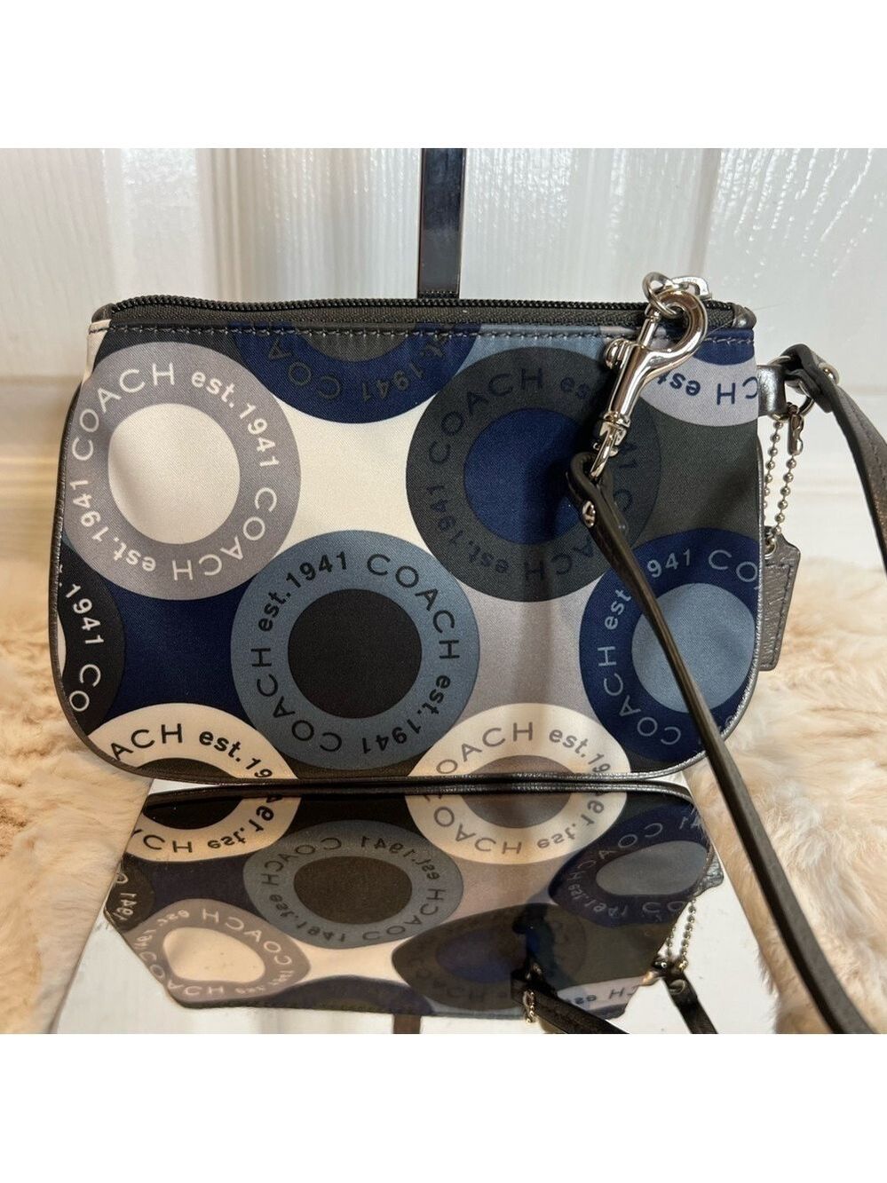 COACH WRISTLET BLUE GRAY & CREAM SCARF PRINT SIGNATURE SATEEN WRISTLET - Picture 2 of 6